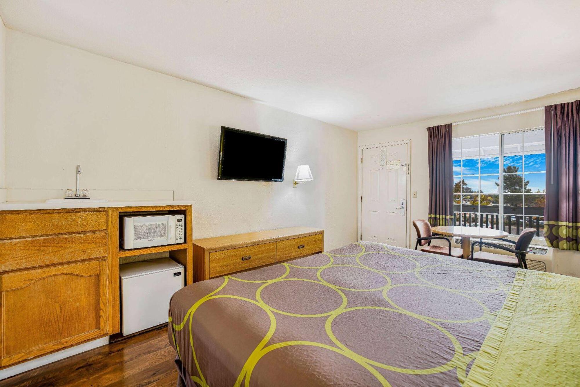 Super 8 By Wyndham Auburn Hotel Luaran gambar