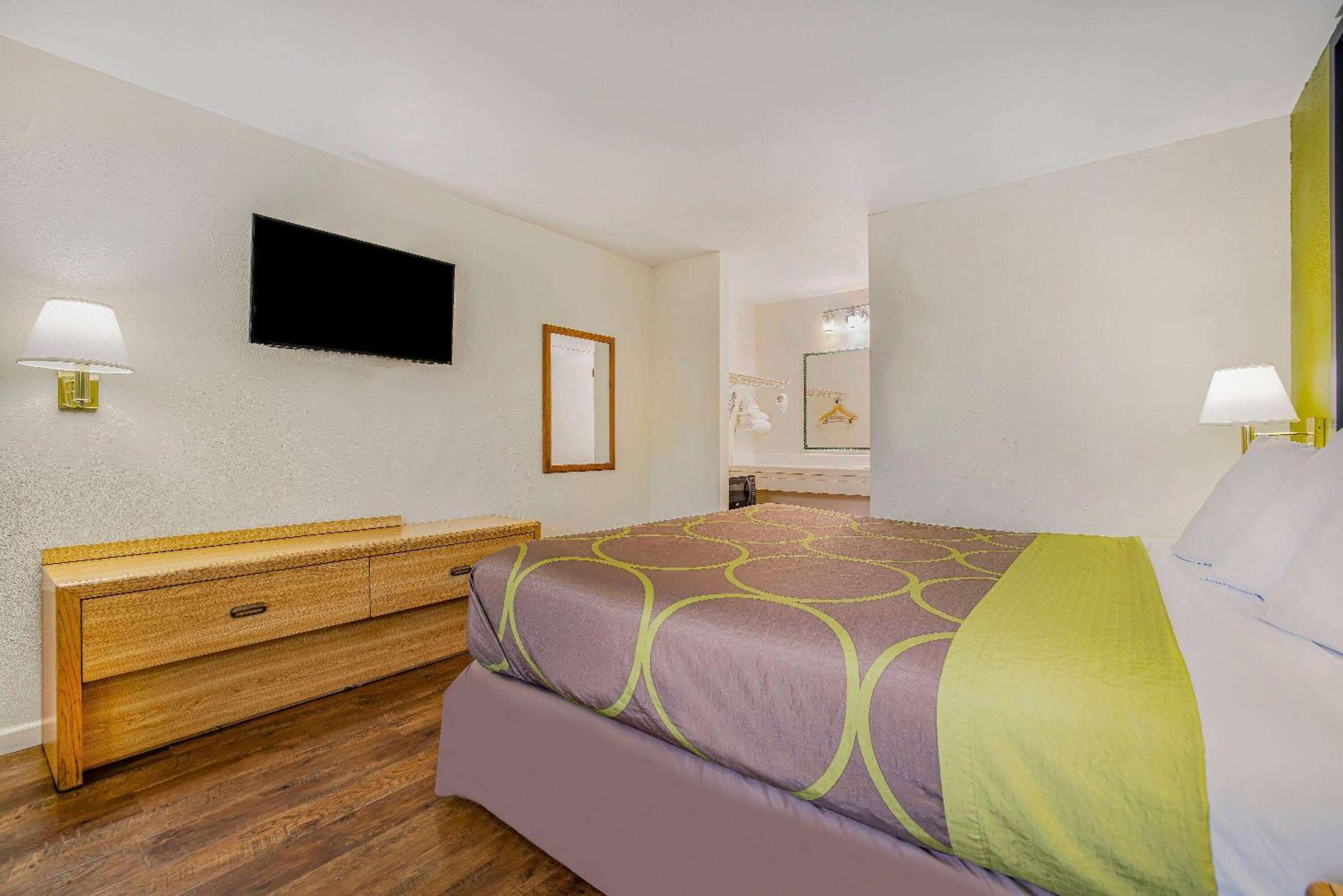 Super 8 By Wyndham Auburn Hotel Luaran gambar