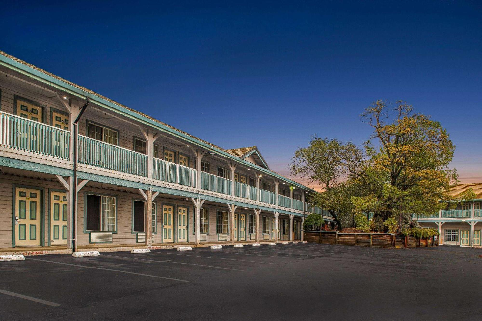Super 8 By Wyndham Auburn Hotel Luaran gambar